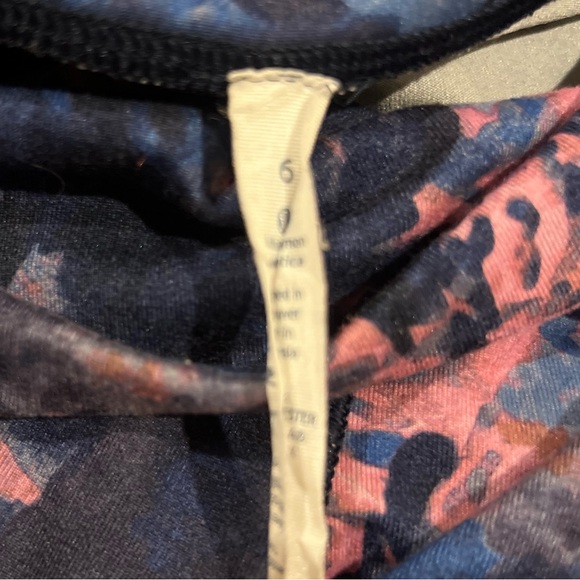 LULULEMON special edition floral leggings - Picture 2 of 3